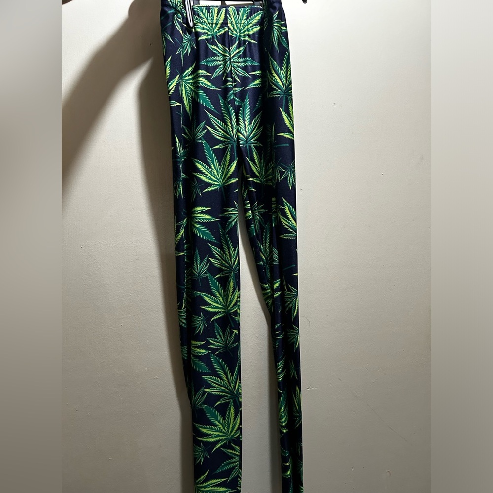 STRETCHY LEGGINGS